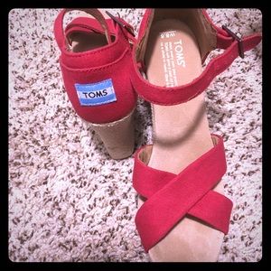 Red TOMS wedges